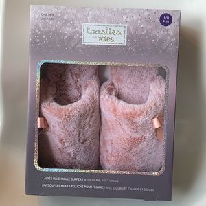 NWT Fuzzy Slippers